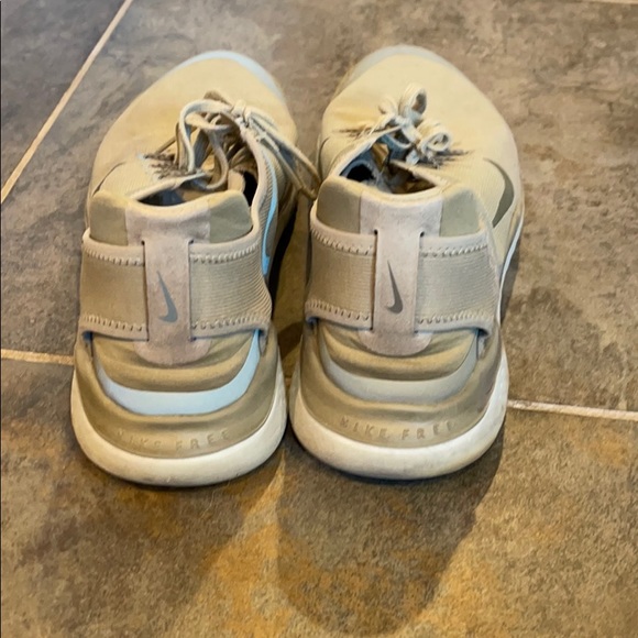 Nike shoes - Picture 3 of 6